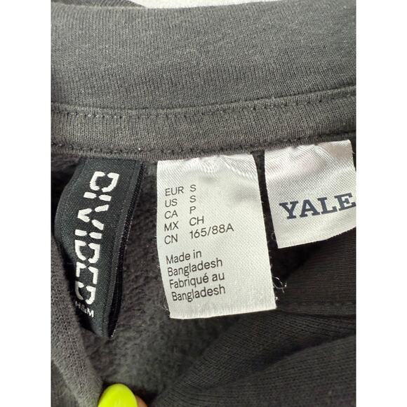 YALE Bulldogs Sleeveless‎ Hoodie Gray College Graphic Sweatshirt - Picture 3 of 5